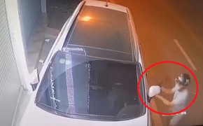 Clip: Màn vặt gương ô tô nhanh như chớp, chỉ mất 1 giây cho mỗi bên