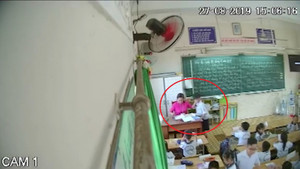 Phẫn nộ cảnh cô giáo đánh, mắng, nhéo tai học sinh tiểu học ở TP.HCM