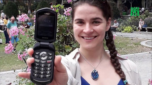 Không dùng smartphone 1 năm, cô gái sắp được thưởng 2,3 tỷ đồng