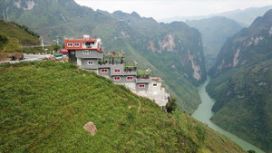 Xử lý thế nào với công trình khách sạn trái phép trên đèo Mã Pì Lèng?