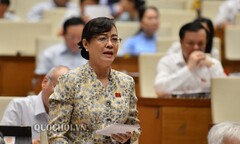 Video: Đại biểu Quốc hội bật khóc khi tranh luận việc tăng giờ làm thêm