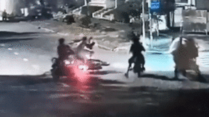 Video: Băng nhóm giật túi xách, cướp xe máy tại TP.HCM