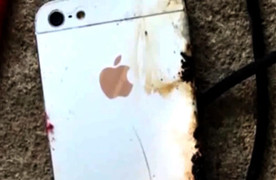 Video: Một người chết khi vừa sạc vừa dùng điện thoại iPhone