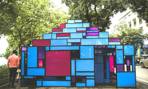 Video: Lầm tưởng toilet, người dân đi vệ sinh trong tác phẩm nghệ thuật cạnh Hồ Gươm