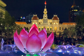 Khánh thành đài phun nước hơn 20 tỷ đồng trên phố đi bộ Nguyễn Huệ