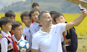 Video: Danh thủ Ryan Giggs khám phá cao nguyên đá Hà Giang