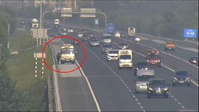 Clip: Xe khách ngang nhiên đón khách trên đường cao tốc Hà Nội – Hải Phòng