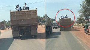 Nhiều học sinh mạo hiểm ngồi trên xe ben đến trường