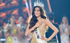 Khánh Vân bật khóc khi đăng quang Hoa hậu Hoàn vũ Việt Nam 2019