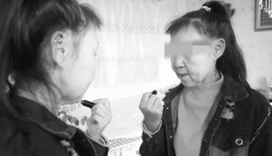 Video: Có gương mặt như bà lão 60, thiếu nữ 15 tuổi bị gọi là 'quái vật'