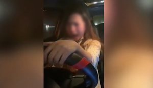Clip: Nữ tài xế gào rú trong buồng lái, livestream đòi đâm bất cứ ai cản đường