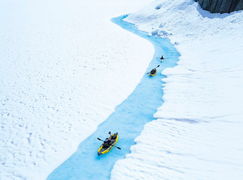 Chiêm ngưỡng dòng sông băng siêu thực ở Canada