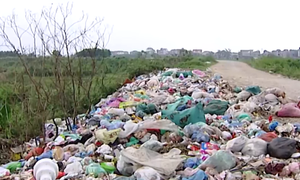 Ngao ngán những 'con đê' rác mọc lên như nấm ở Bắc Ninh
