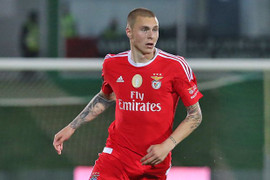 'Người băng' Victor Lindelof, tân binh đầu tiên của MU là ai?