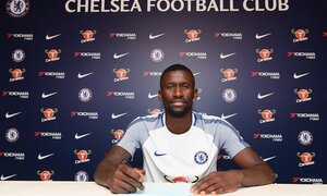 Chi tiền 'tấn', song Chelsea có thực sự cần Antonio Ruediger?