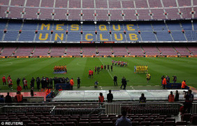 Dân Catalunya bạo loạn đòi độc lập, trận Barca vs Las Palmas rơi thảm cảnh