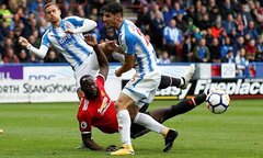 Lindelof liên tục mắc lỗi, MU thua sốc đội bóng mới lên hạng