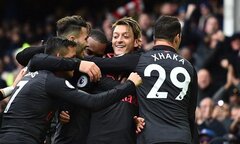 Arsenal hủy diệt Everton trong ngày sinh nhật Arsene Wenger