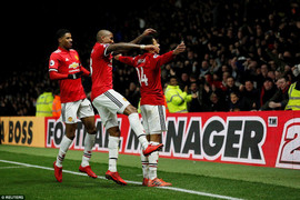 MU đè bẹp Watford, sống dậy hy vọng bám đuổi Man City