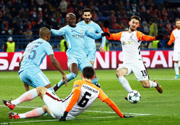 Thất thủ trên đất Ukraine, Man City lần đầu trắng tay mùa giải này