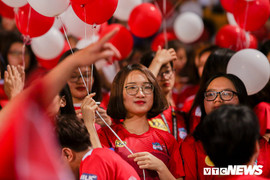 Đại chiến CĐV HAGL, Hà Nội FC 'nung chảy' Hàng Đẫy