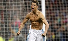 Lập công cứu rỗi Real, Ronaldo vẫn hay hơn Messi ở Champions League