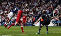 Salah ghi bàn, Liverpool vẫn mất điểm trước đội bóng bét bảng