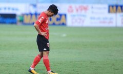 Văn Hào bị đạp gãy chân: Là cầu thủ, sao không giữ gìn 'nồi cơm' cho nhau?