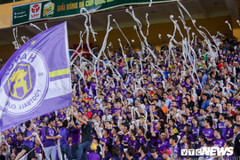 CĐV 'oanh tạc' Hàng Đẫy trong ngày Hà Nội loại HAGL khỏi cúp Quốc gia