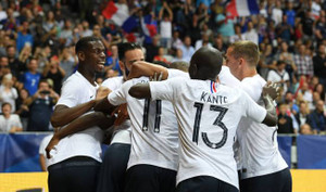 Hủy diệt Italia, Pháp chạy đà hoàn hảo cho World Cup 2018