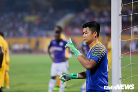 Thủ môn SLNA chơi xuất thần, suýt chặn ngày đăng quang của Hà Nội FC