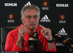 Mourinho dằn mặt Pogba: 'Không ai được phép lớn hơn Manchester United'