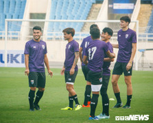 U23 Thái Lan thoải mái cười đùa trong buổi tập duy nhất tại Việt Nam