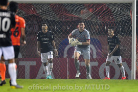 Đặng Văn Lâm giữ sạch lưới cho Muangthong, Xuân Trường 'mất tích' ở Buriram