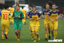 HLV Mai Đức Chung: Tuyển nữ Việt Nam đang ganh đua với bóng đá nam