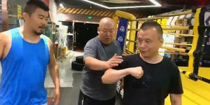 Từ Hiểu Đông kiểm chứng công phu thiết sa chưởng