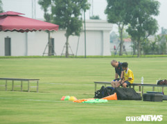 HLV Park Hang Seo 'xem giò' cầu thủ 'lạ' trong buổi tập U22 Việt Nam