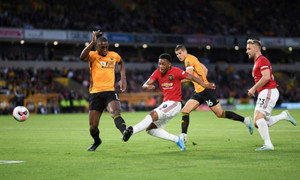 Pogba đá hỏng phạt đền, MU chia điểm trước Wolverhampton