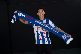HLV Heerenveen thất vọng vì Văn Hậu không kịp sang Hà Lan đấu Ajax