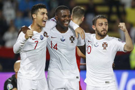 Ronaldo ghi bàn khi bị cổ động viên hô tên Messi chế giễu