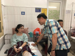 Chủ tịch VPF đến thăm nữ CĐV bị thương nặng ở Hàng Đẫy