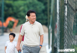 HLV Chung Hae-seong: Hoá ra, trọng tài toàn quyết định có lợi cho Hà Nội FC