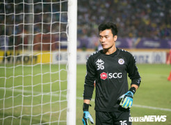 'Thủ môn quốc dân' Bùi Tiến Dũng có gánh nổi sứ mệnh lịch sử ở Hà Nội FC?