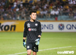 Bùi Tiến Dũng: 60 phút đáng quên trong ngày tái xuất khung gỗ Hà Nội FC