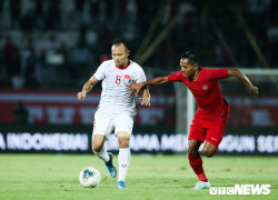 CĐV gào thét đòi đuổi việc, HLV Indonesia cay đắng: 'Họ như muốn giết tôi'