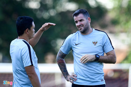 Thua tuyển Việt Nam, HLV Indonesia trầm cảm nặng