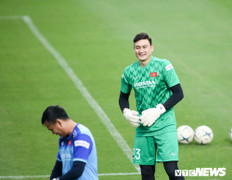 Văn Lâm khắc phục điểm yếu, quyết đấu Thái Lan, UAE