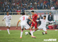 Công Phượng rê bóng qua 3 hậu vệ UAE, thiếu chút may mắn để ghi bàn