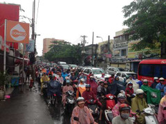 Mưa lớn đầu tuần, đường Sài Gòn lại kẹt cứng