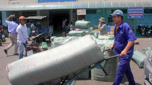 Đường sắt miễn phí vận chuyển hàng cứu trợ miền Trung